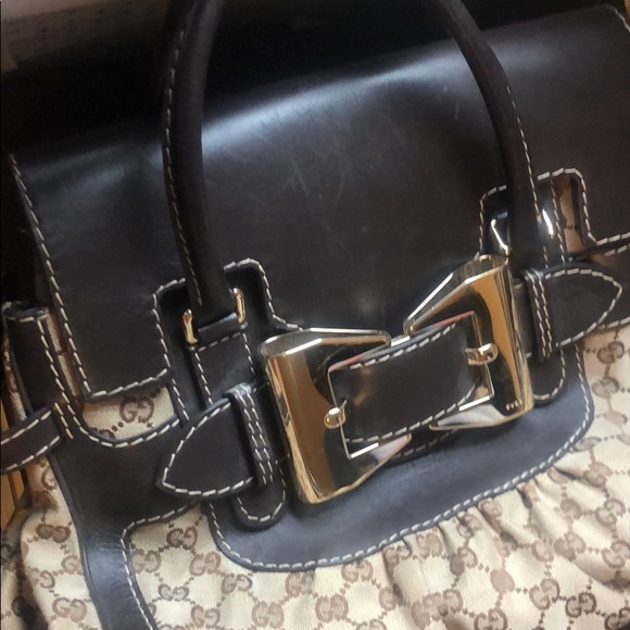 Authentic Gucci Monogram Queen Gold Bow Handbag - Picture 5 of 17